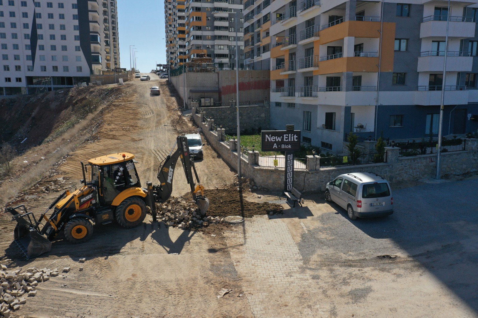 yol-yapim-calismalarimizi-araliksiz-surduruyoruz